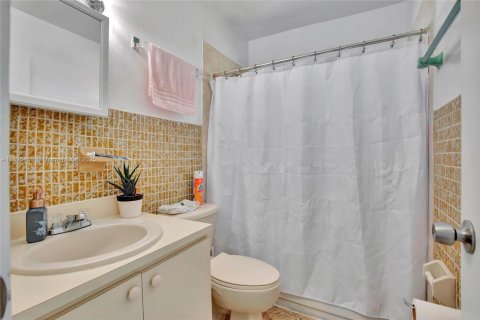 Снять в аренду квартиру в Майами, Флорида 2 спальни, 72.46м2, № 1950353 - фото 12