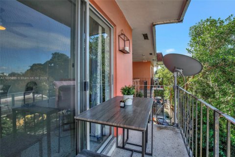 Снять в аренду квартиру в Майами, Флорида 2 спальни, 72.46м2, № 1950353 - фото 6