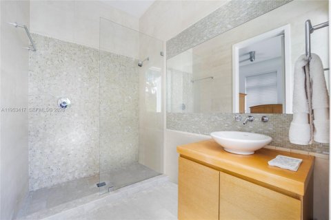 Villa ou maison à vendre à Coral Gables, Floride: 5 chambres, 463.86 m2 № 2065429 - photo 15