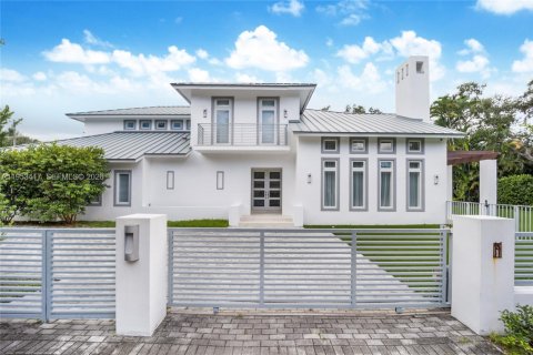 House in Coral Gables, Florida 5 bedrooms, 463.86 sq.m. № 2065429