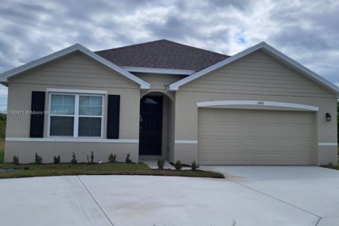 Снять в аренду виллу или дом в Порт-Сент-Луси, Флорида 4 спальни, 169.73м2, № 1699413 - фото 1