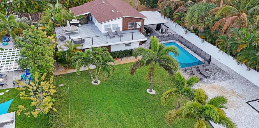 House in Delray Beach, Florida 4 bedrooms, 149.29 sq.m. № 2176037