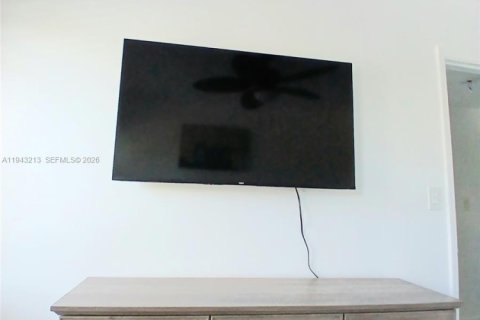 Apartamento en alquiler en Miami, Florida, 2 dormitorios, 58.99 m2 № 2059831 - foto 6