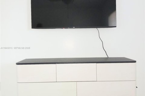 Apartamento en alquiler en Miami, Florida, 2 dormitorios, 58.99 m2 № 2059831 - foto 8