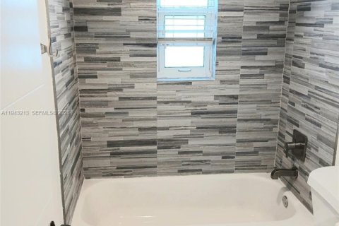 Apartamento en alquiler en Miami, Florida, 2 dormitorios, 58.99 m2 № 2059831 - foto 9