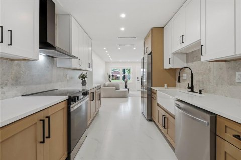 Villa ou maison à vendre à Tampa, Floride: 3 chambres, 133.22 m2 № 2216575 - photo 11