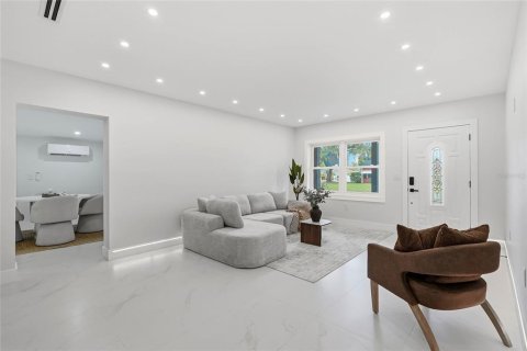 Villa ou maison à vendre à Tampa, Floride: 3 chambres, 133.22 m2 № 2216575 - photo 4
