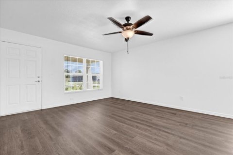 House in Apopka, Florida 3 bedrooms, 119.47 sq.m. № 1511947 - photo 10
