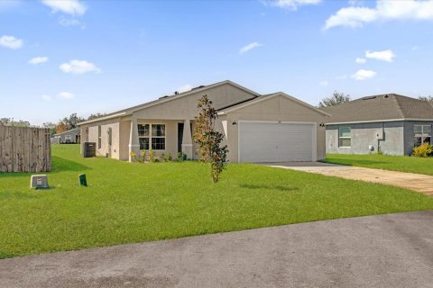 House in Apopka, Florida 3 bedrooms, 119.47 sq.m. № 1511947 - photo 1