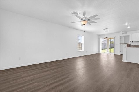 House in Apopka, Florida 3 bedrooms, 119.47 sq.m. № 1511947 - photo 9