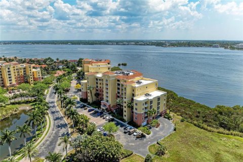 Condo in Palmetto, Florida, 2 bedrooms  № 2129575 - photo 23