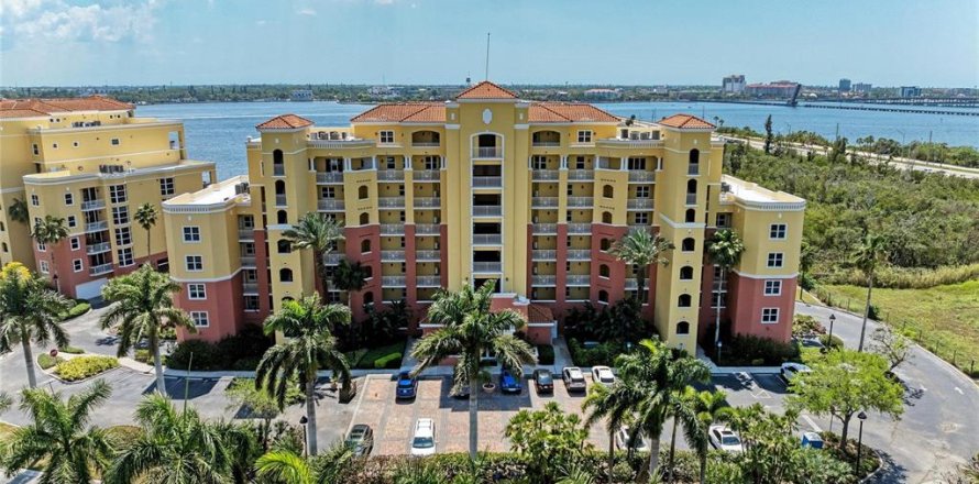 Condo in Palmetto, Florida, 2 bedrooms  № 2129575