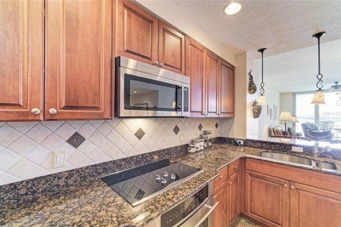Condo in Palmetto, Florida, 2 bedrooms  № 2129575 - photo 11