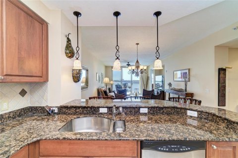 Condo in Palmetto, Florida, 2 bedrooms  № 2129575 - photo 12