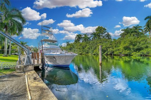 Casa en venta en Coral Gables, Florida, 5 dormitorios, 371.33 m2 № 1979700 - foto 9