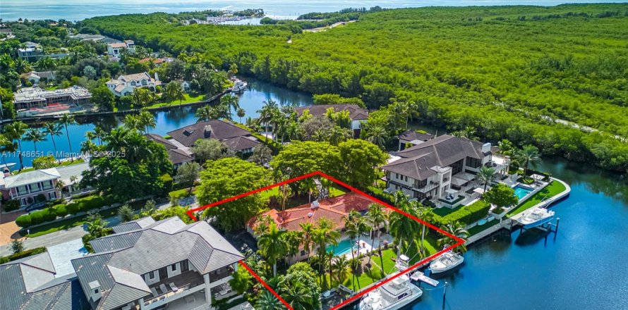 Casa en Coral Gables, Florida 5 dormitorios, 371.33 m2 № 1979700