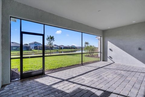 House in Lakewood Ranch, Florida 2 bedrooms, 191.47 sq.m. № 2098581 - photo 19