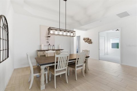 House in Lakewood Ranch, Florida 2 bedrooms, 191.47 sq.m. № 2098581 - photo 6