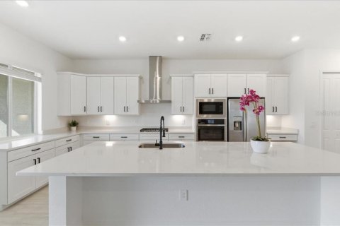 House in Lakewood Ranch, Florida 2 bedrooms, 191.47 sq.m. № 2098581 - photo 14