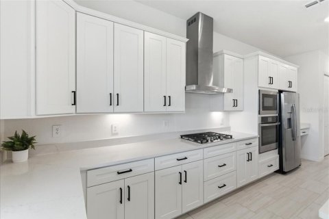 House in Lakewood Ranch, Florida 2 bedrooms, 191.47 sq.m. № 2098581 - photo 13