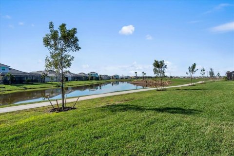 House in Lakewood Ranch, Florida 2 bedrooms, 191.47 sq.m. № 2098581 - photo 21