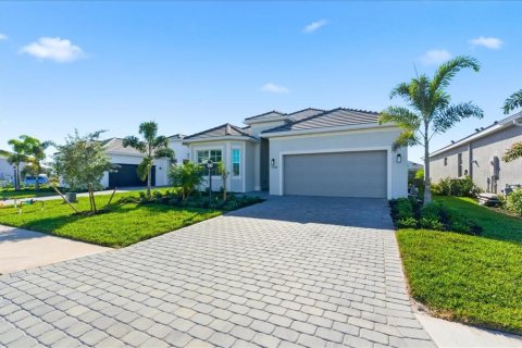 House in Lakewood Ranch, Florida 2 bedrooms, 191.47 sq.m. № 2098581 - photo 2