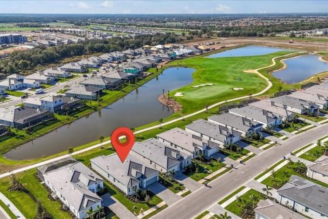 House in Lakewood Ranch, Florida 2 bedrooms, 191.47 sq.m. № 2098581 - photo 22