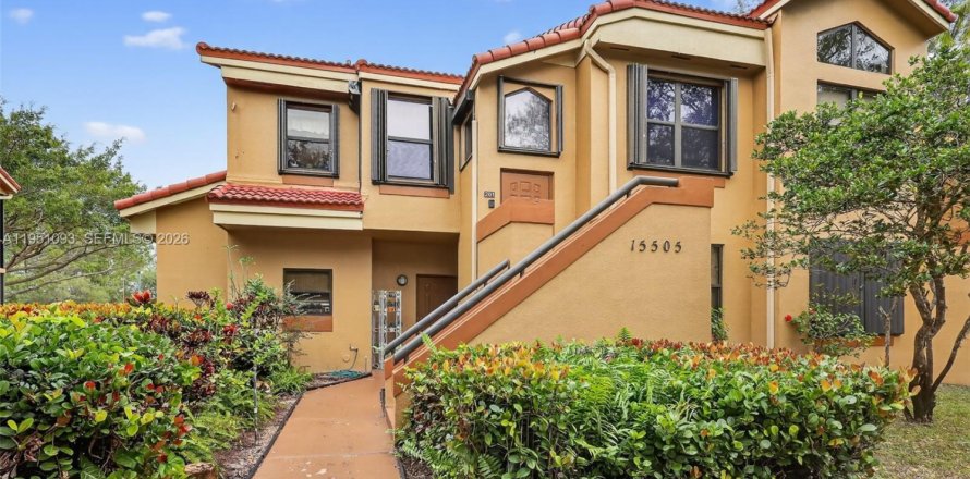 Кондоминиум с 2 спальнями в Майами-Лейкс, Флорида № 2007111