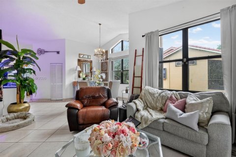 Купить кондоминиум в Майами-Лейкс, Флорида 2 спальни, 104.98м2, № 2007111 - фото 17