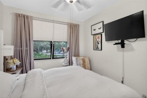 Купить кондоминиум в Майами-Лейкс, Флорида 2 спальни, 104.98м2, № 2007111 - фото 9