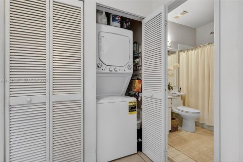 Купить кондоминиум в Майами-Лейкс, Флорида 2 спальни, 104.98м2, № 2007111 - фото 13