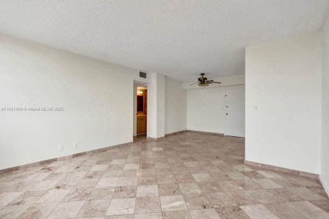 Condominio en venta en North Miami Beach, Florida, 2 dormitorios, 103.31 m2 № 1977759 - foto 10