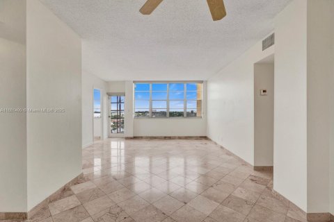 Condominio en venta en North Miami Beach, Florida, 2 dormitorios, 103.31 m2 № 1977759 - foto 7
