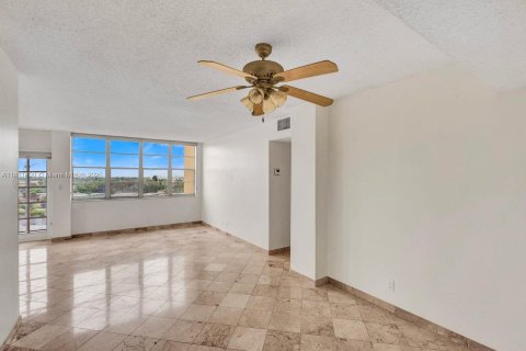 Condominio en venta en North Miami Beach, Florida, 2 dormitorios, 103.31 m2 № 1977759 - foto 18