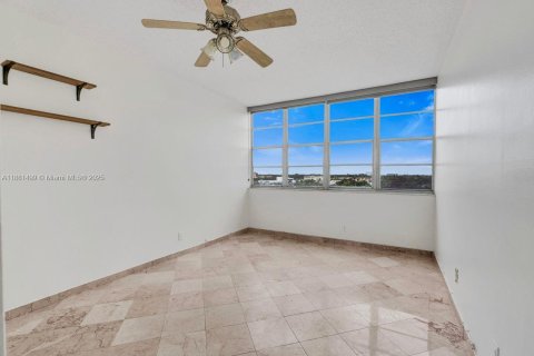 Condominio en venta en North Miami Beach, Florida, 2 dormitorios, 103.31 m2 № 1977759 - foto 22