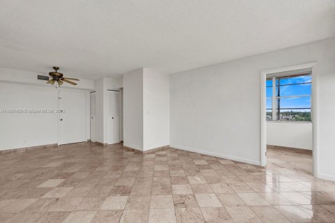 Condominio en venta en North Miami Beach, Florida, 2 dormitorios, 103.31 m2 № 1977759 - foto 12