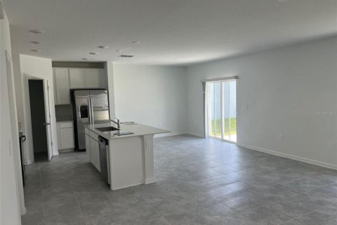 Villa ou maison à vendre à Davenport, Floride: 4 chambres, 177.16 m2 № 2195408 - photo 2