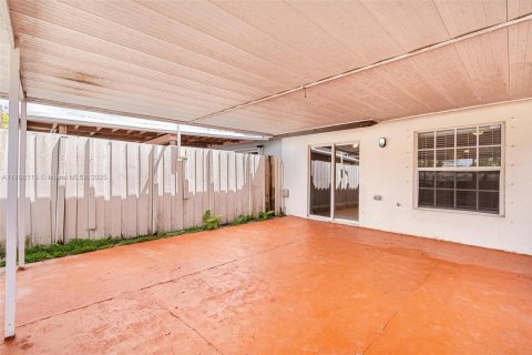 Купить виллу или дом в Хомстед, Флорида 6 комнат, 107.02м2, № 1645216 - фото 25
