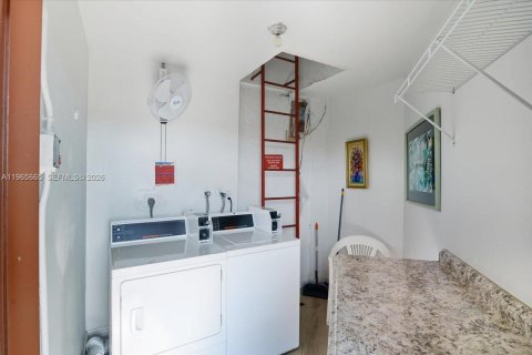 Condominio en venta en Sunrise, Florida, 1 dormitorio, 59.46 m2 № 2027300 - foto 26