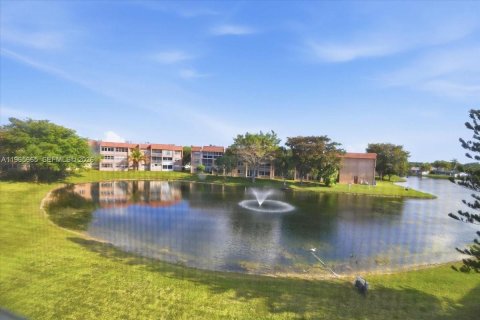 Condominio en venta en Sunrise, Florida, 1 dormitorio, 59.46 m2 № 2027300 - foto 3