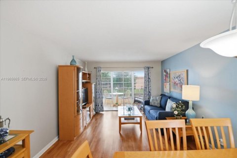 Condominio en venta en Sunrise, Florida, 1 dormitorio, 59.46 m2 № 2027300 - foto 8