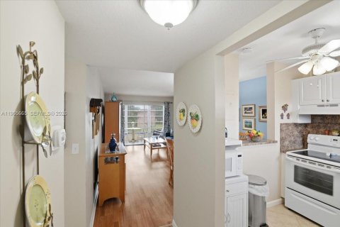 Condominio en venta en Sunrise, Florida, 1 dormitorio, 59.46 m2 № 2027300 - foto 9