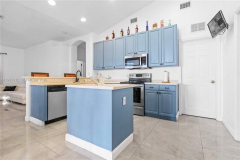 Купить виллу или дом в Кейп-Корал, Флорида 3 спальни, № 2026938 - фото 8