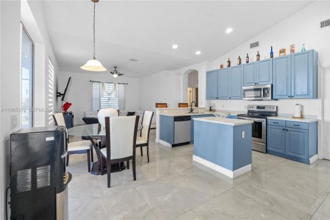 Купить виллу или дом в Кейп-Корал, Флорида 3 спальни, № 2026938 - фото 7