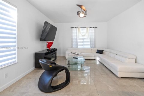 Купить виллу или дом в Кейп-Корал, Флорида 3 спальни, № 2026938 - фото 13