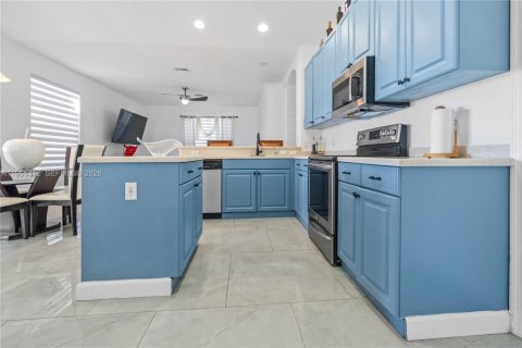 Купить виллу или дом в Кейп-Корал, Флорида 3 спальни, № 2026938 - фото 9