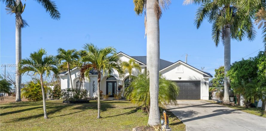 Дом в Кейп-Корал, Флорида 3 спальни № 2026938