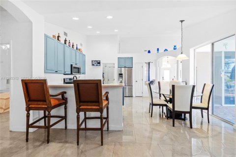 Купить виллу или дом в Кейп-Корал, Флорида 3 спальни, № 2026938 - фото 11