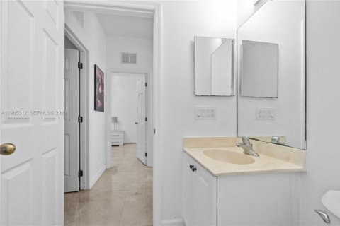 Купить виллу или дом в Кейп-Корал, Флорида 3 спальни, № 2026938 - фото 18