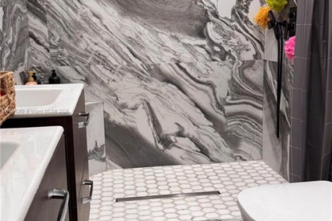 Villa ou maison à vendre à Hollywood, Floride: 3 chambres, 151.9 m2 № 1958350 - photo 28